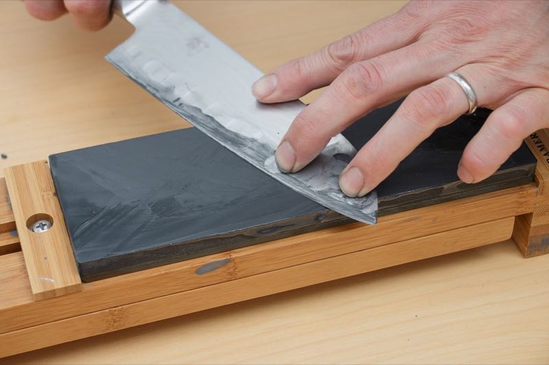 How To Use A Whetstone