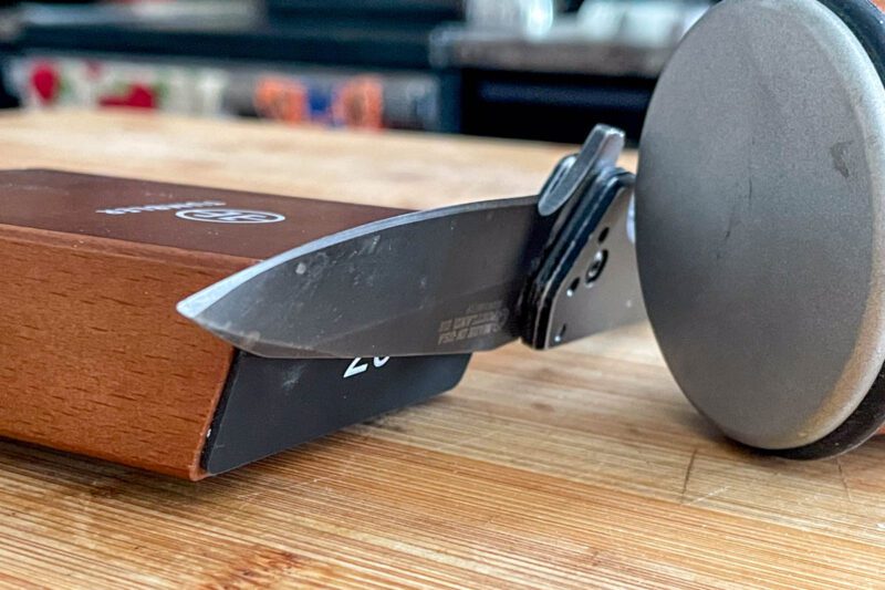 Sharpening a Pocketknife with the Tumbler Rolling Knife Sharpener