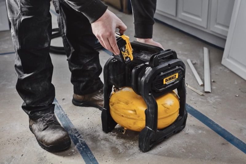 DeWalt DCC2520 air compressor 20V battery