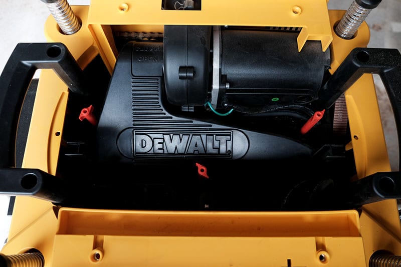 DeWalt DW735 Planer 08