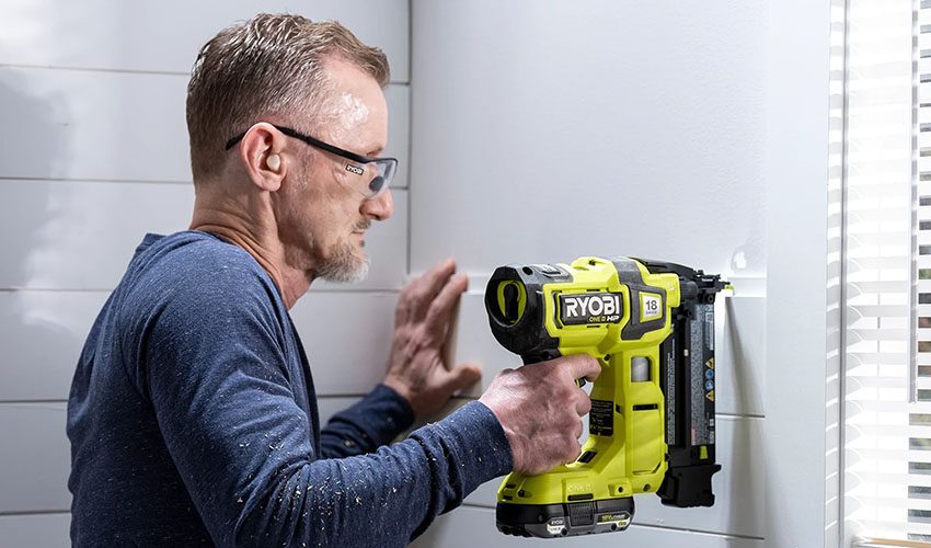 Ryobi P322 18-Gauge Brad Nailer