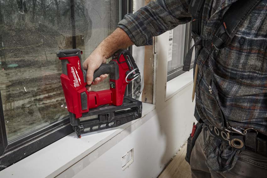 Milwaukee M18 16 GA Straight Finish Nailer