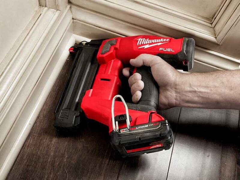 milwaukee m18 fuel 18-gauge brad nailer 2746-21ct