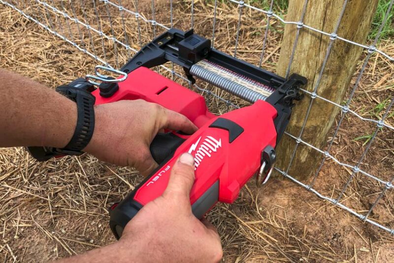 Milwaukee M18 Fuel Utility Fencing Stapler Review 2843