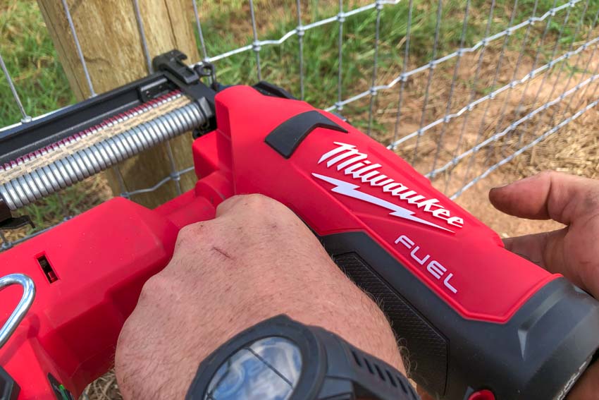 Milwaukee M18 Fuel Utility Fencing Stapler Review 2843